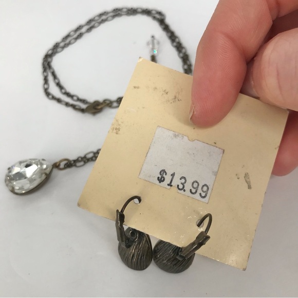 4 for $35🍄 Crystal Necklace and Earring Set - Picture 6 of 7